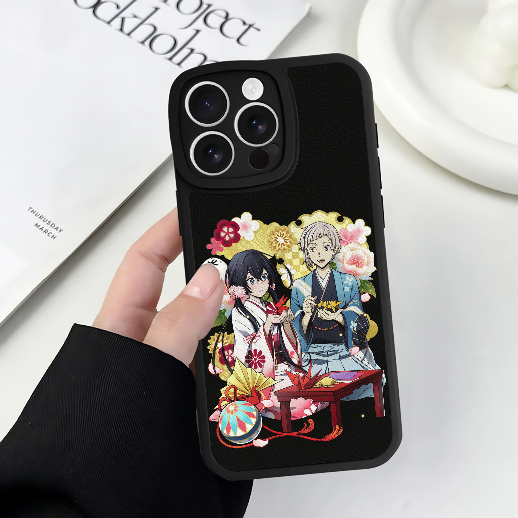 （画像用） 文豪ストレイドッグス Bungo Stray Dogs 【iPhone 16シリーズ対応】シリコンスマホケース（レザー調） 材質：シリコン